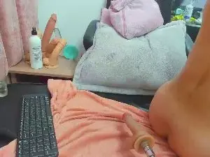 Hornyskinny26  live sex cam