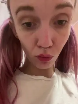 Blondiebabie28  live sex cam