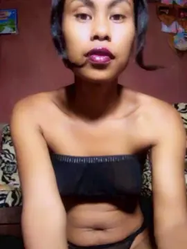 Dinah974  live sex cam