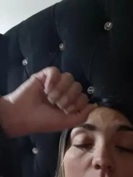 Morenarubia18  live sex cam