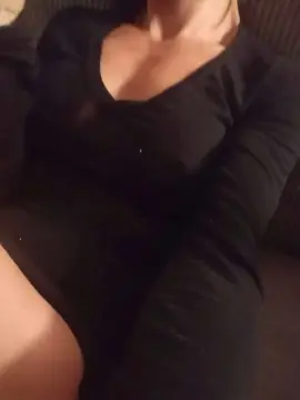 DeaLux25  live sex cam