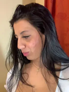 VictoriaHenao  live sex cam