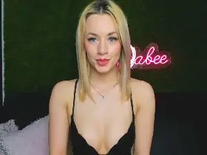 MiaBaee  live sex cam