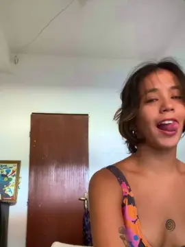 Luamorenaaa  live sex cam
