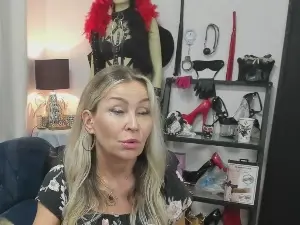 Crystal__xxx  live sex cam