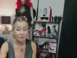 Crystal__xxx  live sex cam