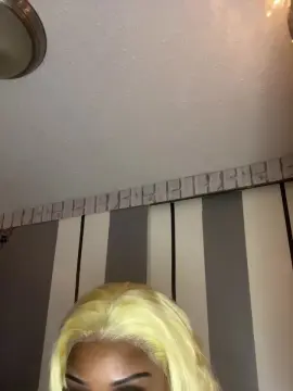 CashMeeOutt  live sex cam