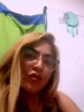 Tusolcitohot  live sex cam