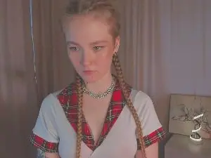LinhMadeiros  live sex cam