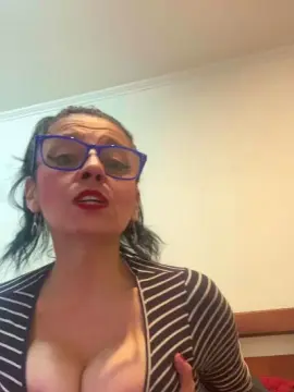 Monttychilena  live sex cam