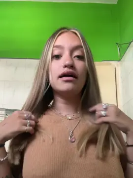 Luuxxxx  live sex cam