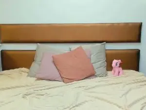 MissYvie1  live sex cam