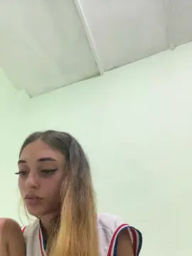 Loirinhaaa01  live sex cam