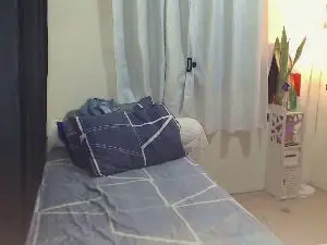 Pinay_queen  live sex cam
