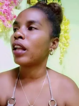 Antoinella34  live sex cam