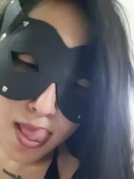 Chinii28  live sex cam