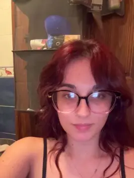 Lyli  live sex cam