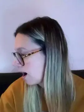 Desireemilf  live sex cam