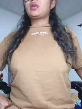 Chalohottt  live sex cam