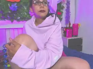 Nyra_Queen  live sex cam