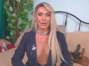 IsadoraDunkan  live sex cam