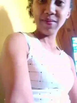 Lyahsexyii  live sex cam