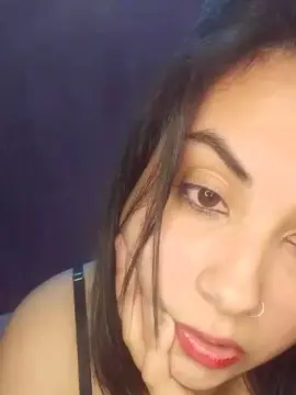 Lunalove27  live sex cam