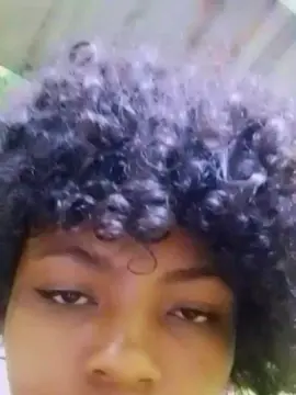 Elia220  live sex cam