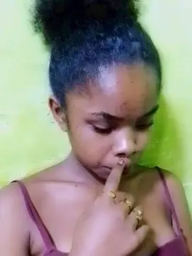 Elia220  live sex cam
