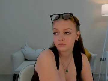 RoxannBearce  live sex cam