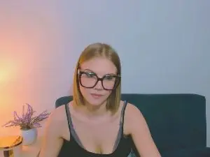 StormiDoll  live sex cam