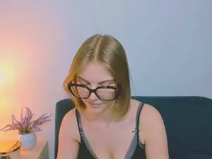 StormiDoll  live sex cam