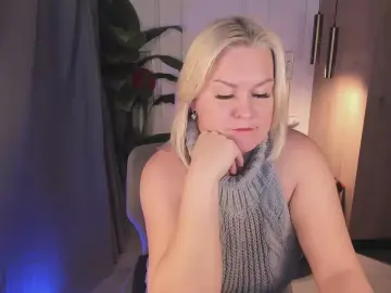 YolandaKiss  live sex cam