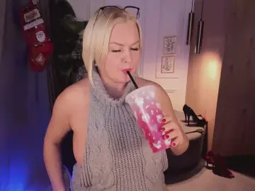 YolandaKiss  live sex cam