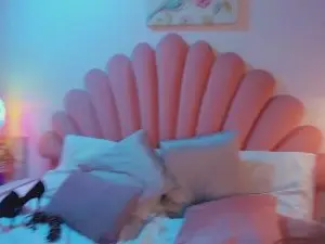 SabrinaVantres  live sex cam