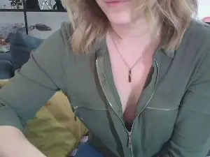 SweetBizkit  live sex cam