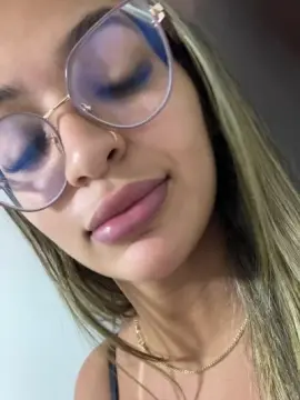 Brunasoares8  live sex cam