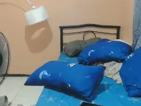 Urhot_slutgirl  live sex cam