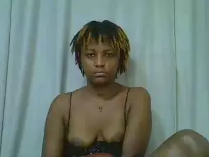 Cynazy  live sex cam