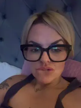 Naughty_Regan26  live sex cam