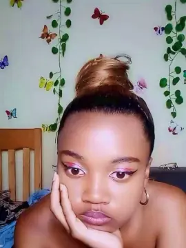 Bigass004  live sex cam