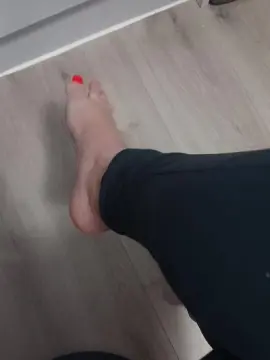 Sassyfeet  live sex cam