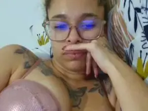 Lizzamonroe2  live sex cam