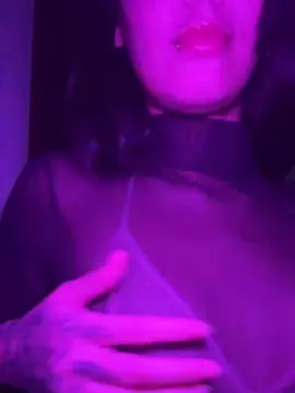 Juliasexylux  live sex cam