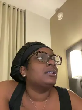 Yoohoo444  live sex cam