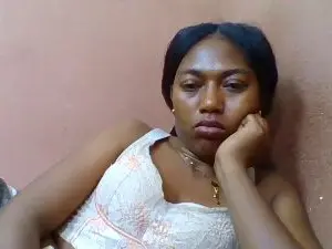Paulinah2  live sex cam