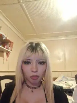 Lagatitasalvaje  live sex cam