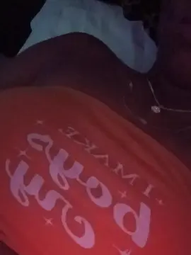 PrettyRed74  live sex cam