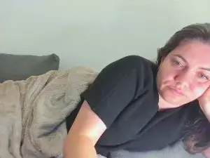 SquirtyLady41  live sex cam