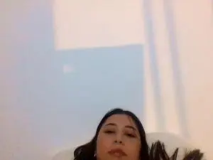 Melaniehot4  live sex cam
